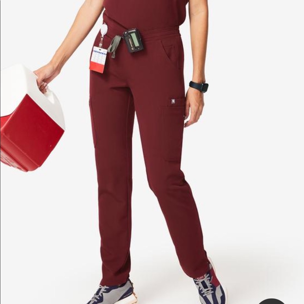Figs Yola Skinny Scrub Pants in Burgundy